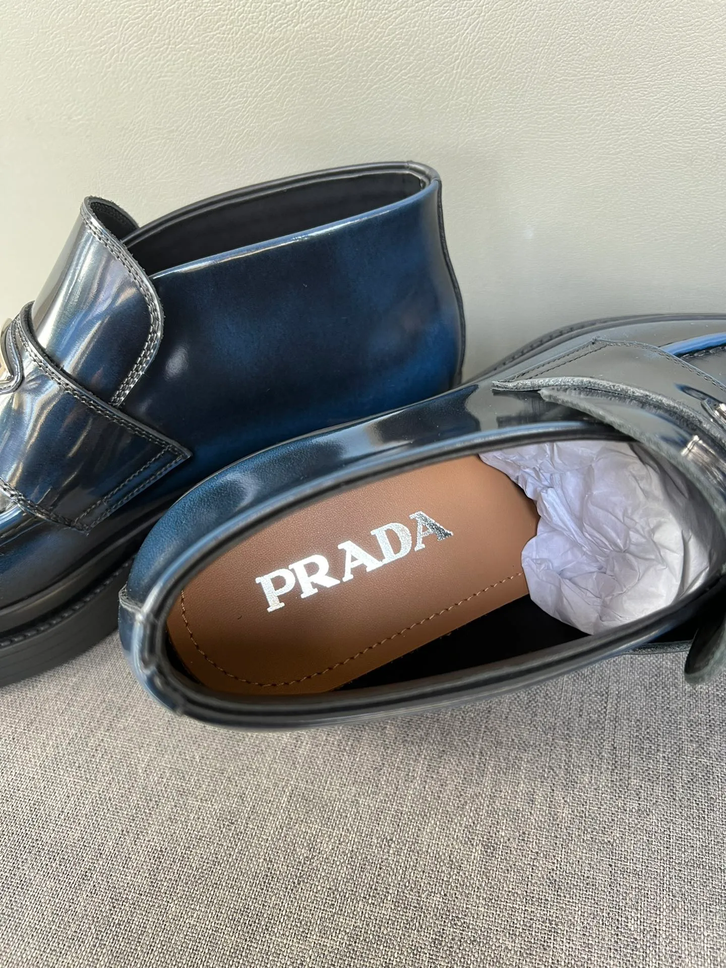 Batch of 1000💰Exclusive hot-selling new Prada Chelsea thick-soled men's shoes, naked boots, imported calf leather on the surface, cow leather on the lining, the outsole is made of private model TPU material, the frosted effect is consistent with the original version, 39-44 in stock (38, 45 custom-made, non-refundable)